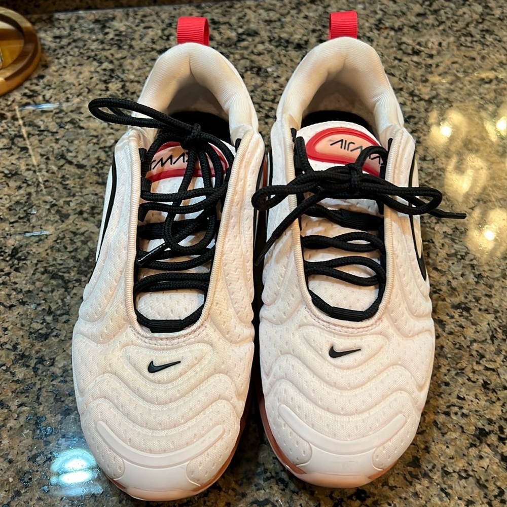 Nike Airmax 720 Women 6.5 Sneakers AR9293 602